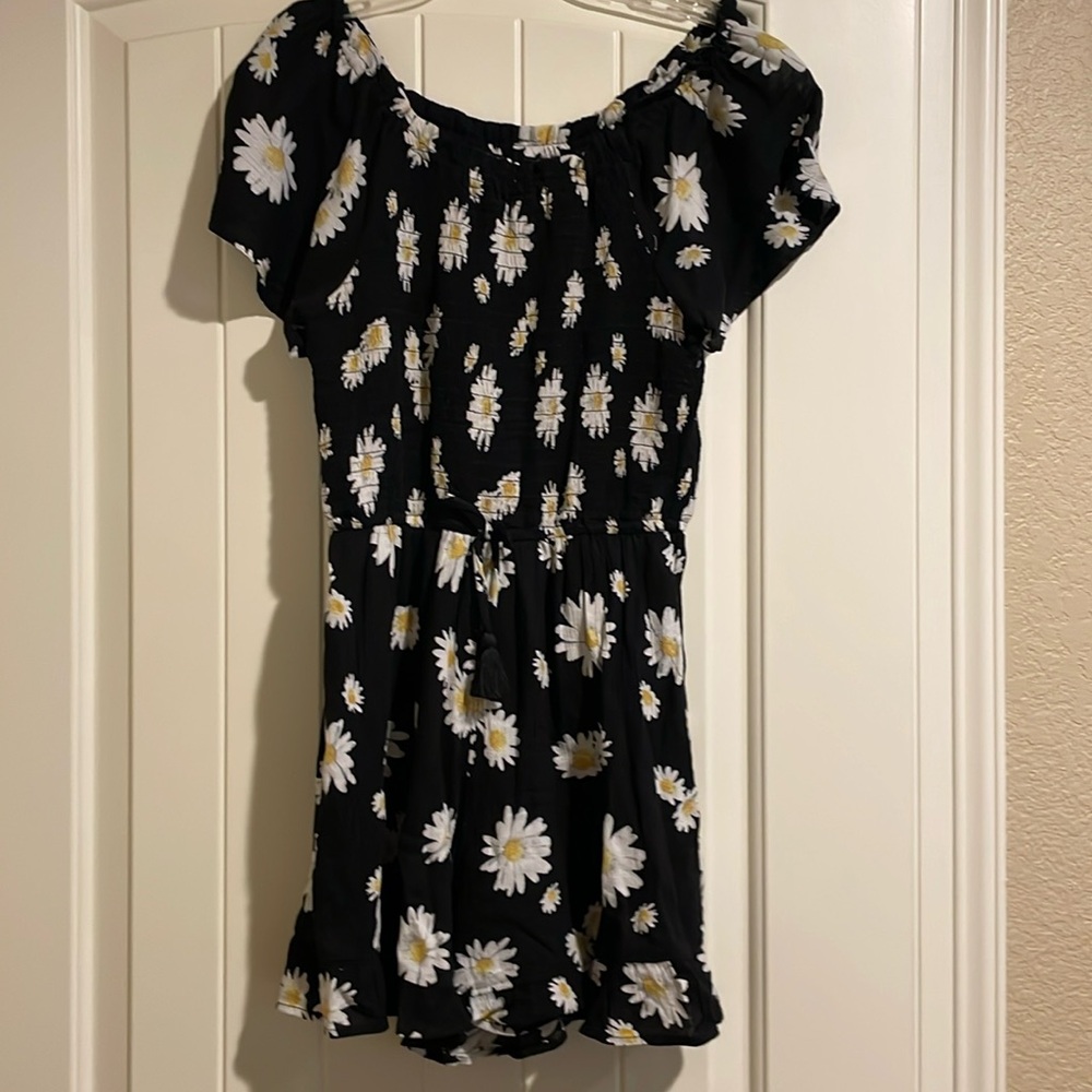 Cute daisy romper! 🌼